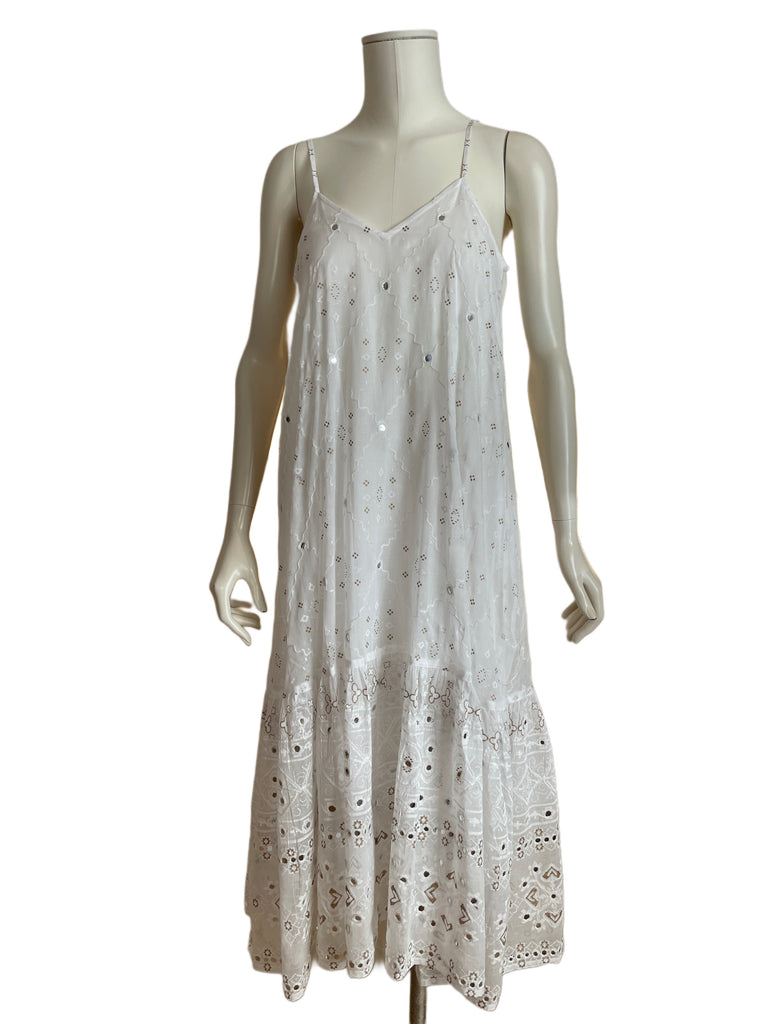 TRÄGERKLEID MIT STICKEREI UND SPIEGEL, JULLIET DUNN, WEISS