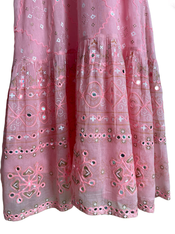 TRÄGERKLEID MIT STICKEREI UND SPIEGEL, JULLIET DUNN, ROSA